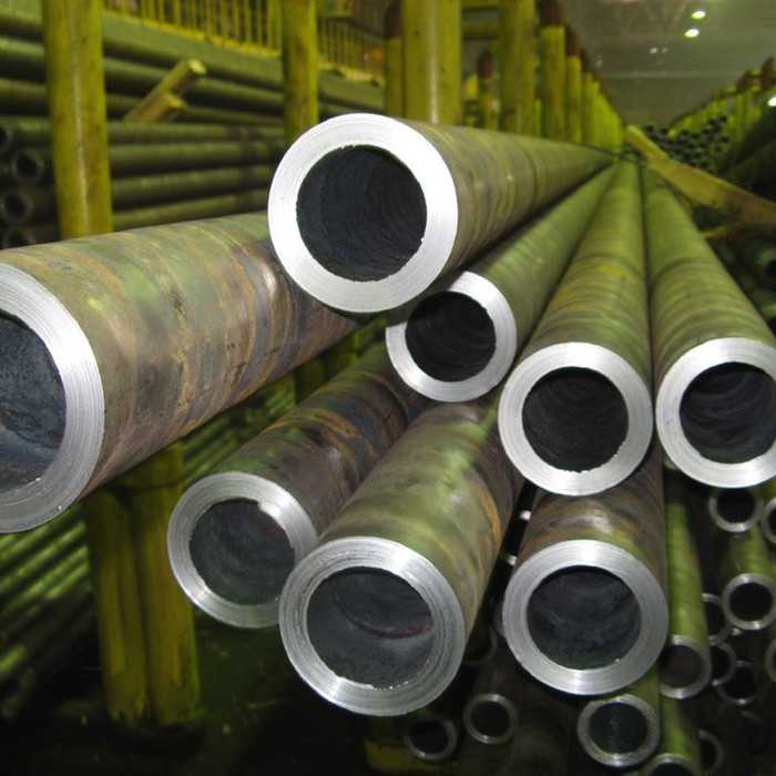 Труба бесшовная горячедеформированная 550х50 мм